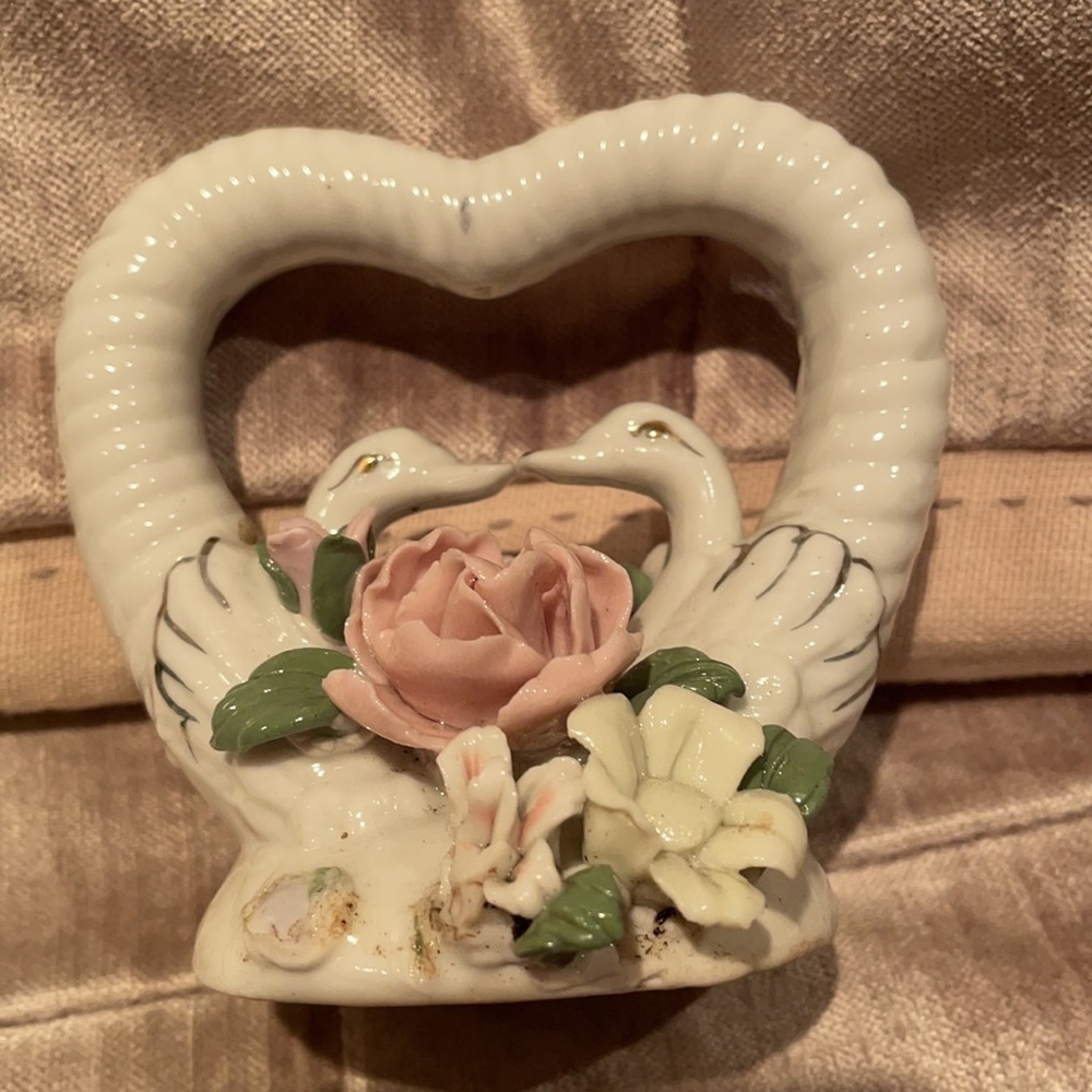 VINTAGE Ceramic Swan Heart with Flowers